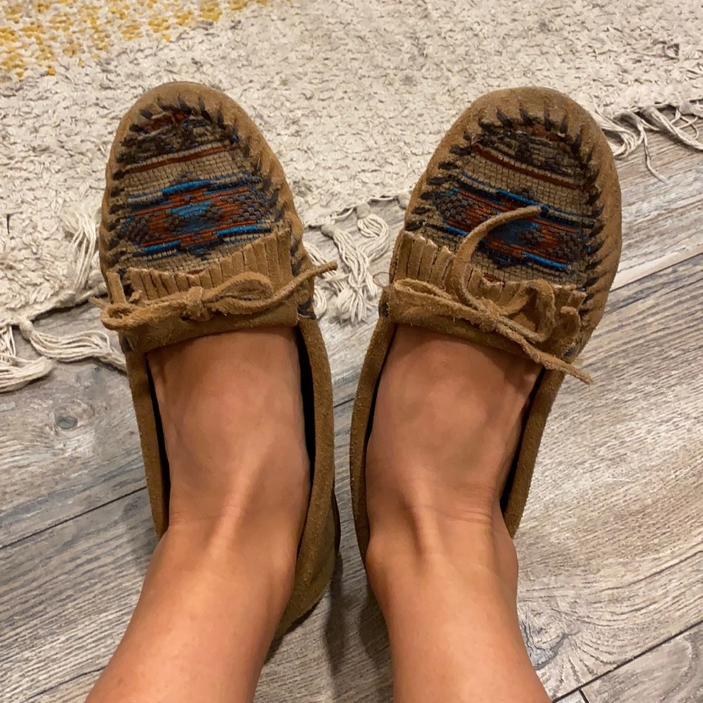 MINNETONKA MOCCASIN size 7.5